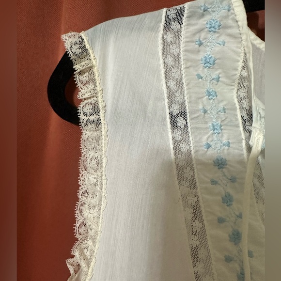 Vintage Barbizon Nightgown White with Blue Embroidery - Picture 7 of 9